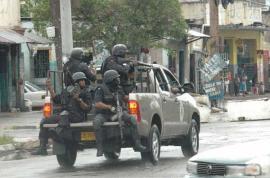 police-in-ja-slums